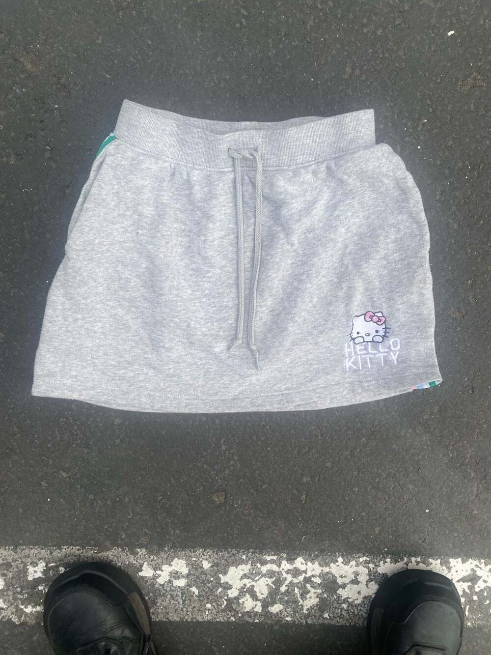 Hello Kitty by Sanrio Gray Sweatshirt Mini Skirt Size XS